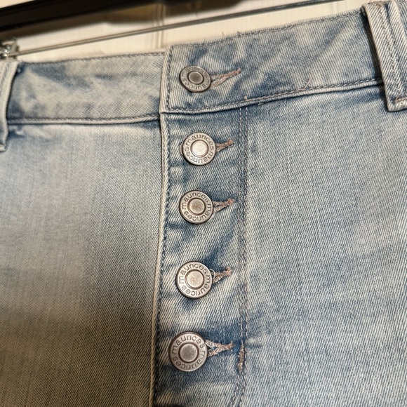 Maurices Light Blue Distressed Skinny Denim Jeans Size Regular XL - Picture 4 of 11